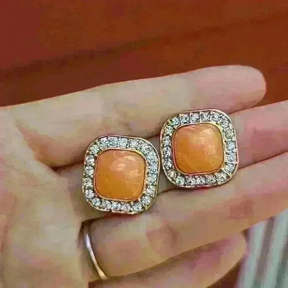 VINTAGE salmon stones with gold tone rehnistones stud  earrings - Picture 14 of 17